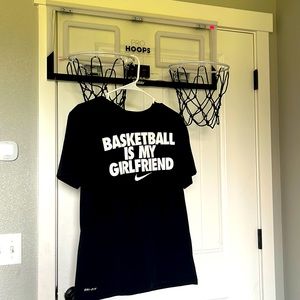 it’s not my size and I feel like it needs a new home and I don’t want to donate